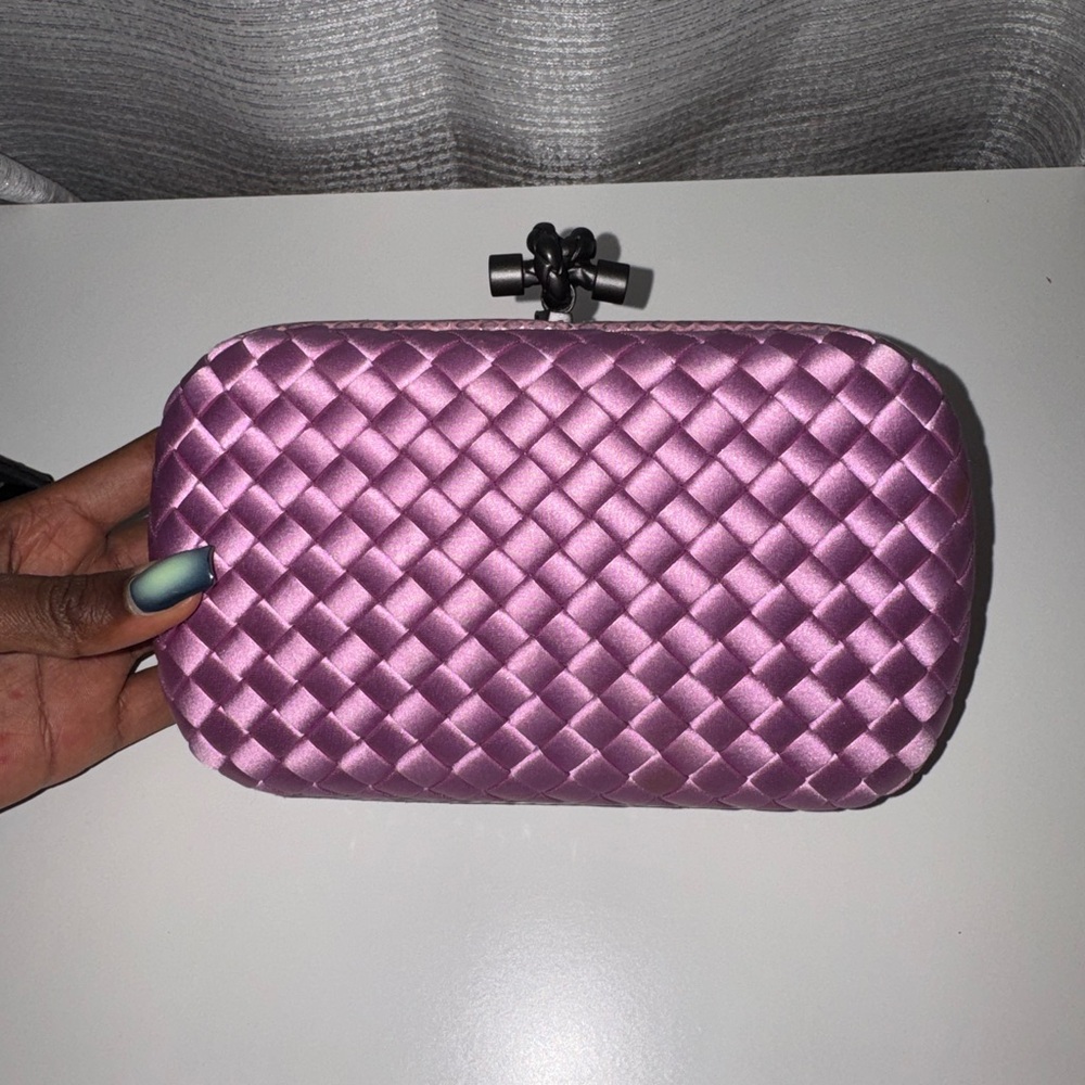 Bottega Veneta Mauve Pink Woven Satin Knot Clutch - Picture 10 of 11